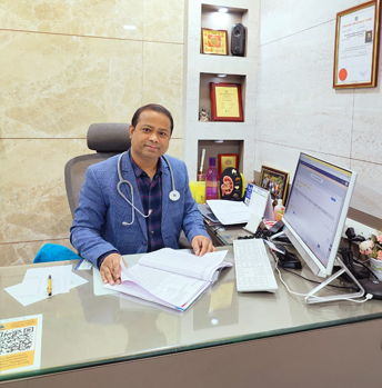 dr Kunal Oswal orthopedic doctor at Paarasmani Hospital Pune, Hadpsar
